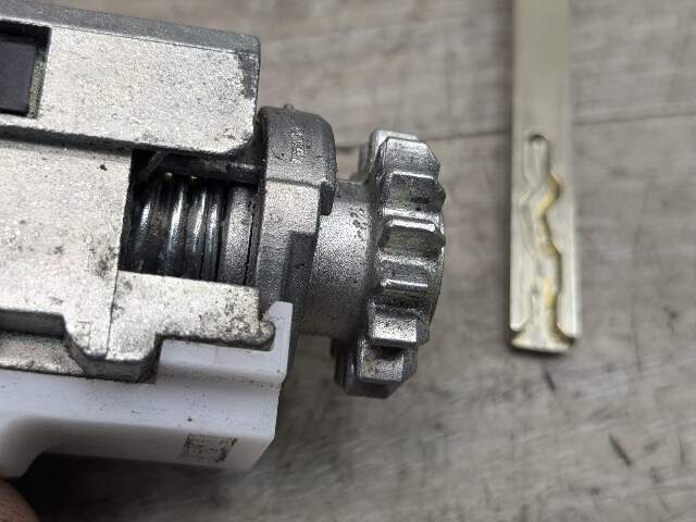 OEM BMW F22 F32 F30 F36 M4 Left Driver Door Lock Key Cylinder Mechanism