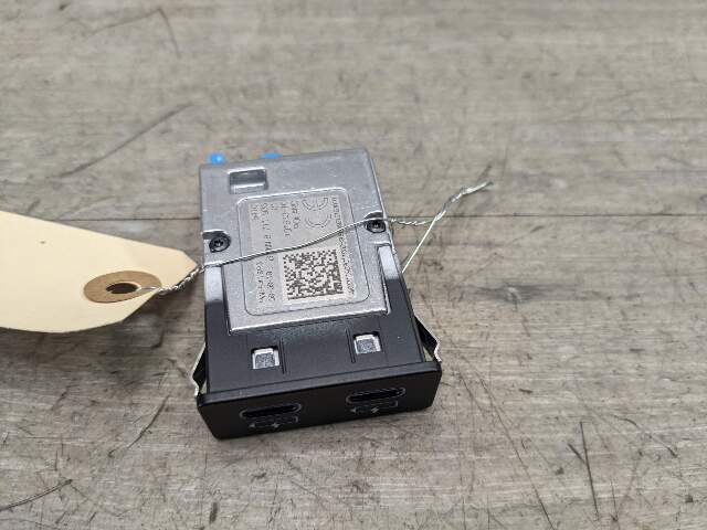 OEM BMW G01 G02 G11 G12 G20 G30 F97 USB Type C Charger Port Socket Connector