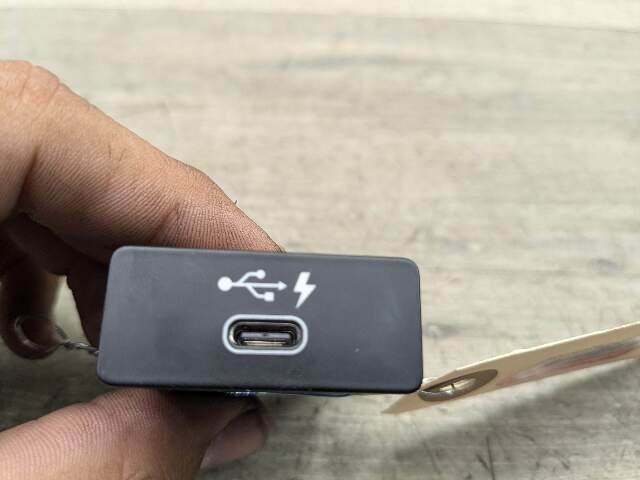 OEM BMW F44 F48 F97 G01 G05 G12 G20 G30 G80 USB Dual Type C Charger Port Socket