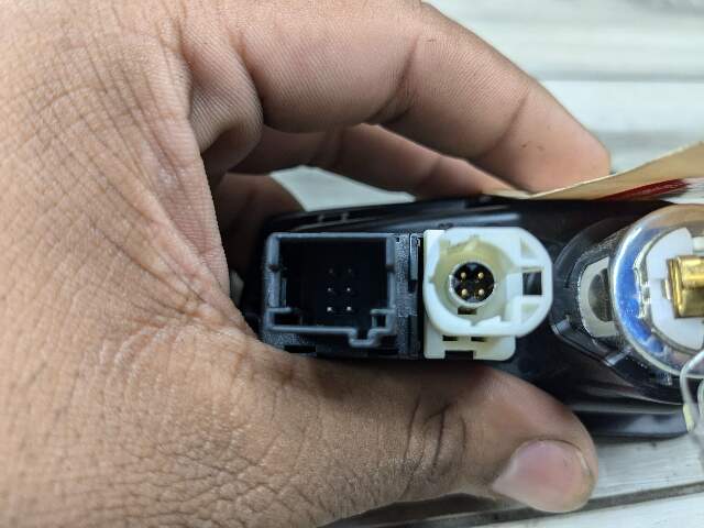 07-16 BMW OEM E88 E90 E92 E93 F10 F13 F06 F01 F02 Audio Input Socket USB / AUX