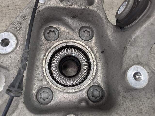 18-21 OEM BMW G01 X3 REAR Left Driver Side Knuckle Wheel Hub Spindle Bearing