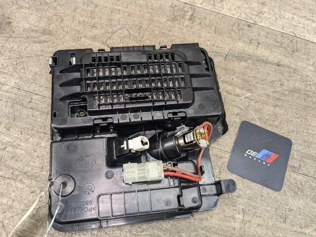 19-24 OEM BMW G29 Z4 Center Console Storage Phone Car Wireless Charger Usb Port