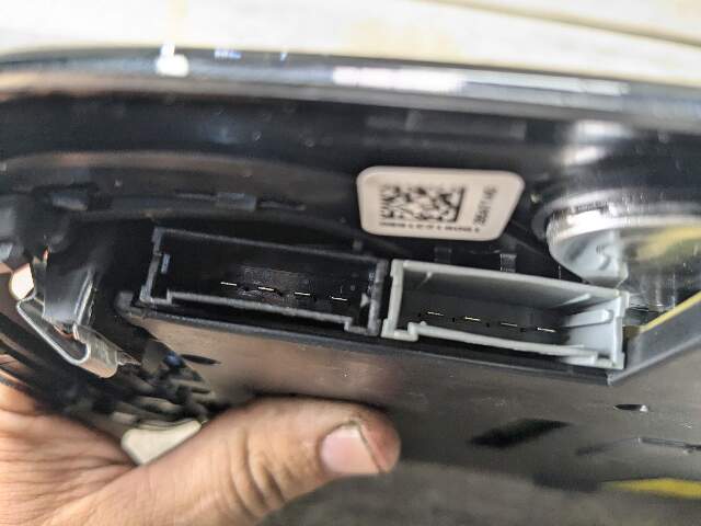 OEM BMW G01 G02 G05 G20 G30 F90 M5 Front Roof Console Dome Light SOS Switch