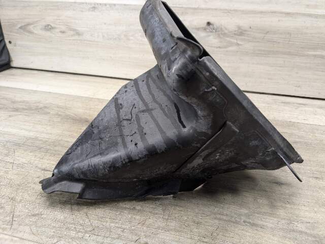 19-24 OEM BMW G29 Z4 M SPORT Right Passenger Side Radiator Air Duct Vent Bracket