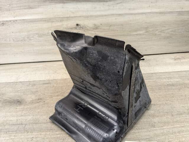 19-24 OEM BMW G29 Z4 M SPORT Right Passenger Side Radiator Air Duct Vent Bracket
