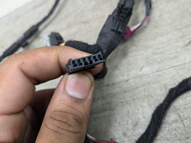 OEM BMW G29 Z4 Inner Keyless Entry Antenna Control Module Wire Harness