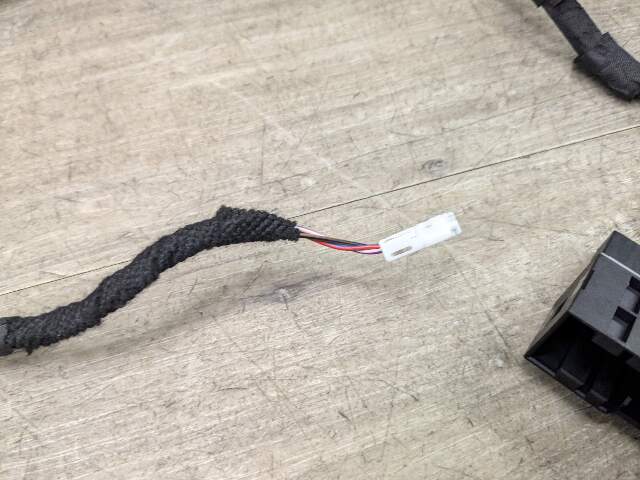 OEM BMW G29 Z4 Inner Keyless Entry Antenna Control Module Wire Harness