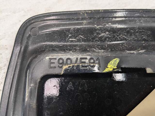 OEM BMW E90 E91 328 335 Rear Fuel Gas Tank Flap Lid Cover Cap black 2