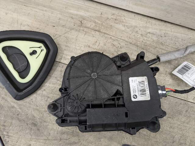 18-21 OEM BMW G30 M550 F90 M5 Trunk Lid Actuator Latch Lock System Assembly