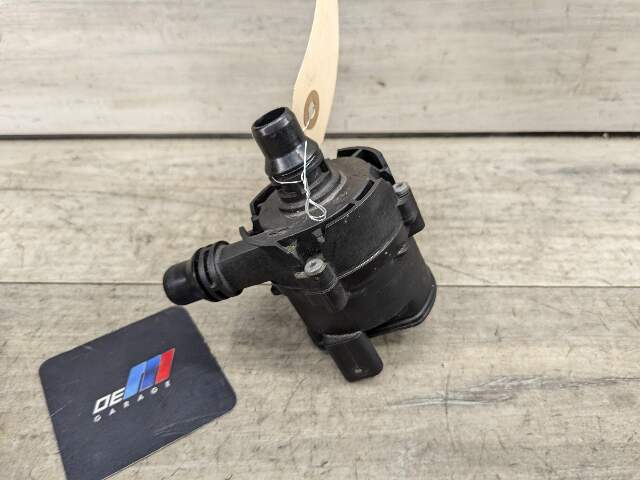 16-19 OEM BMW G11 G12 G30 M550 750 N63R Auxiliary Electric Coolant Water Pump