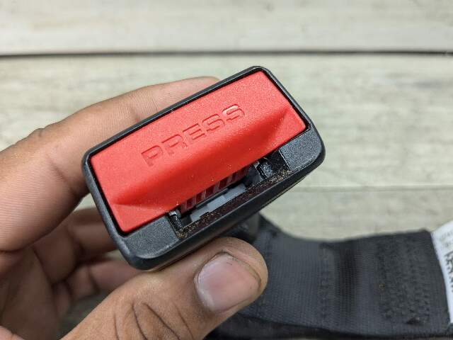 OEM BMW F90 M5 G30 530 540 M550 Rear Center Middle Seatbelt Seat Belt Buckle