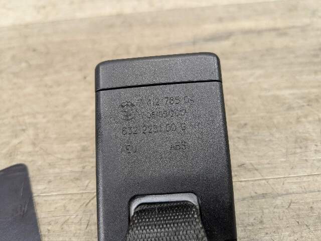 OEM BMW F90 M5 G30 530 540 M550 Rear Center Middle Seatbelt Seat Belt Buckle