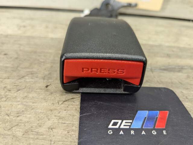 OEM BMW F90 M5 G30 530 540 M550 Rear Center Middle Seatbelt Seat Belt Buckle