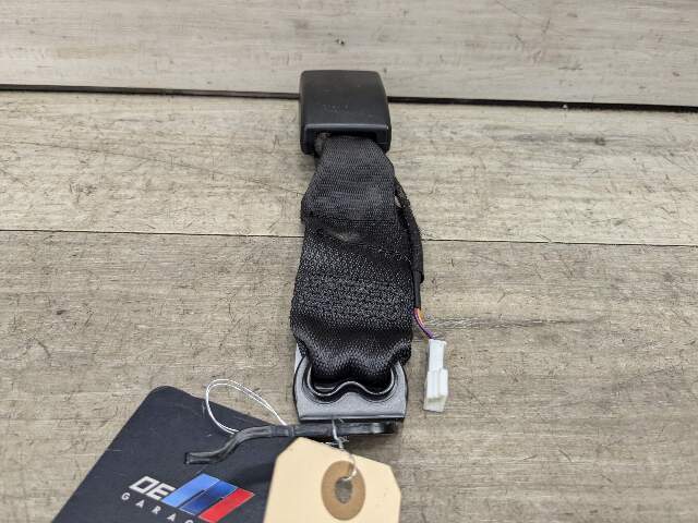 OEM BMW F90 M5 G30 530 540 M550 Rear Center Middle Seatbelt Seat Belt Buckle