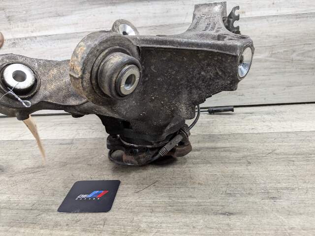 17-23 OEM BMW G30 530 540 M5550 REAR Right Passenger Hub Knuckle Bearing Carrier