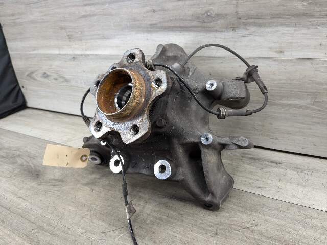 17-23 OEM BMW G30 530 540 M5550 REAR Right Passenger Hub Knuckle Bearing Carrier