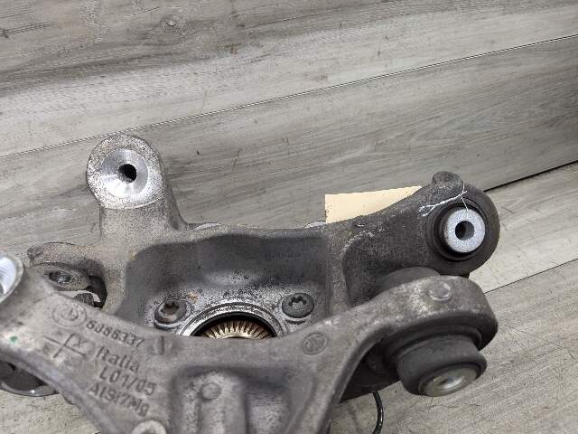 17-23 OEM BMW G30 530 540 M5550 REAR Left Drive Side Hub Knuckle Bearing Carrier