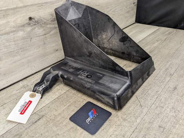 OEM BMW G30 M550 M SPORT Right Passenger Side Radiator Cooling Air Duct Vent
