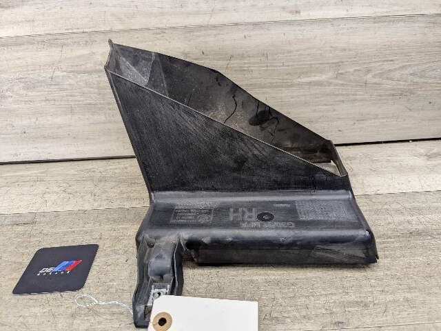 OEM BMW G30 M550 M SPORT Right Passenger Side Radiator Cooling Air Duct Vent
