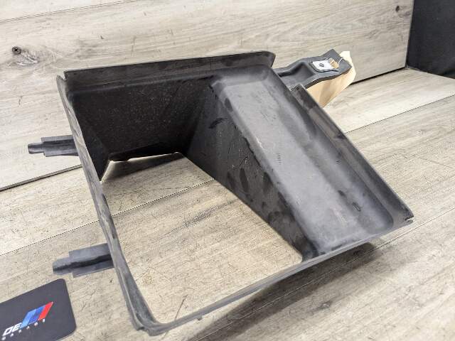 OEM BMW G30 M550 M SPORT Right Passenger Side Radiator Cooling Air Duct Vent