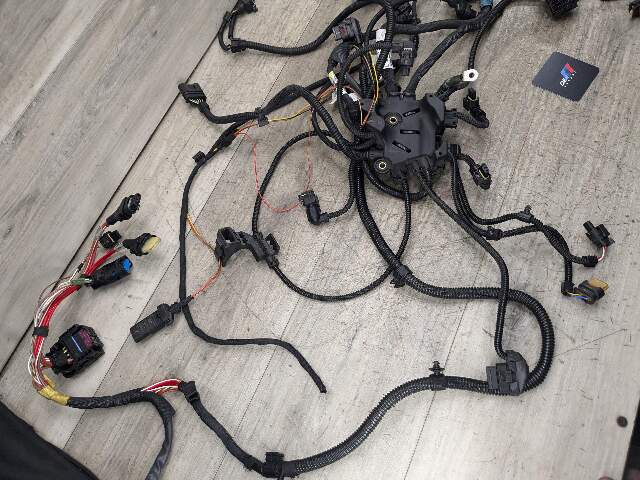 OEM BMW G11 G12 750 G30 M550 AWD Engine N63R Wiring Wire Harness Module 5-8