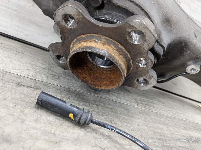 17-20 OEM BMW G30 530 540 550 AWD Front Left Hub Spindle Knuckle Wheel Bearing