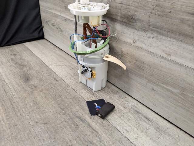 11-19 OEM BMW E70 E71 F15 F16 X5 X6 Engine Tank Mount Fuel Pump w/ Sending Unit