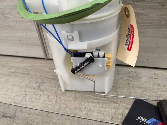 11-19 OEM BMW E70 E71 F15 F16 X5 X6 Engine Tank Mount Fuel Pump w/ Sending Unit
