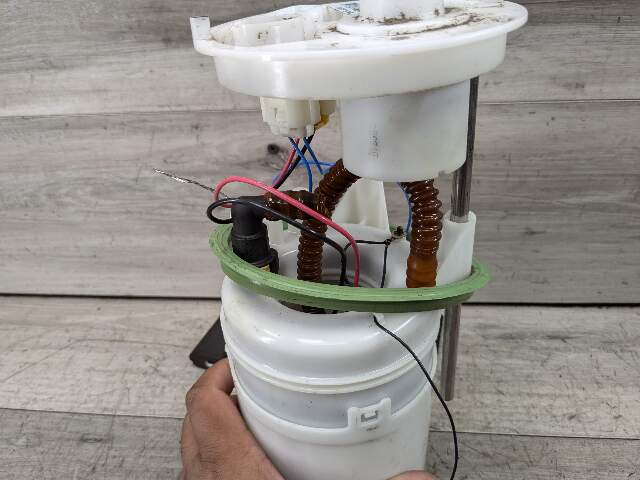 11-19 OEM BMW E70 E71 F15 F16 X5 X6 Engine Tank Mount Fuel Pump w/ Sending Unit