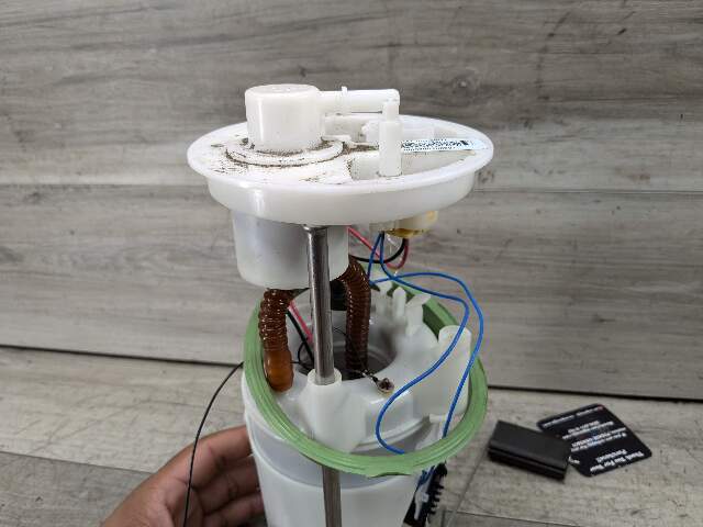 11-19 OEM BMW E70 E71 F15 F16 X5 X6 Engine Tank Mount Fuel Pump w/ Sending Unit