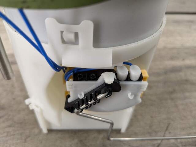 11-19 OEM BMW E70 E71 F15 F16 X5 X6 Engine Tank Mount Fuel Pump w/ Sending Unit