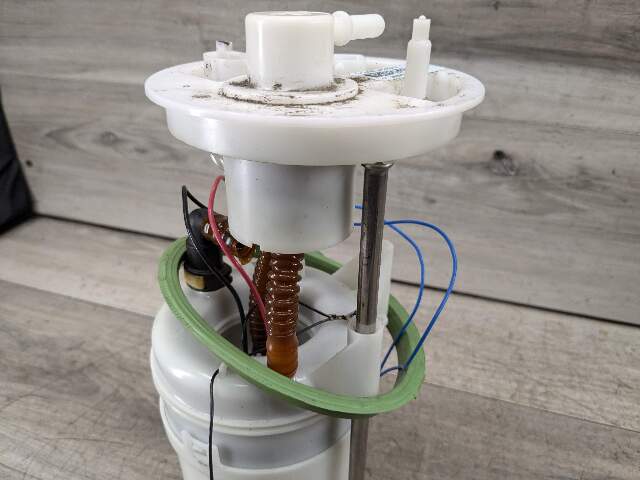 11-19 OEM BMW E70 E71 F15 F16 X5 X6 Engine Tank Mount Fuel Pump w/ Sending Unit