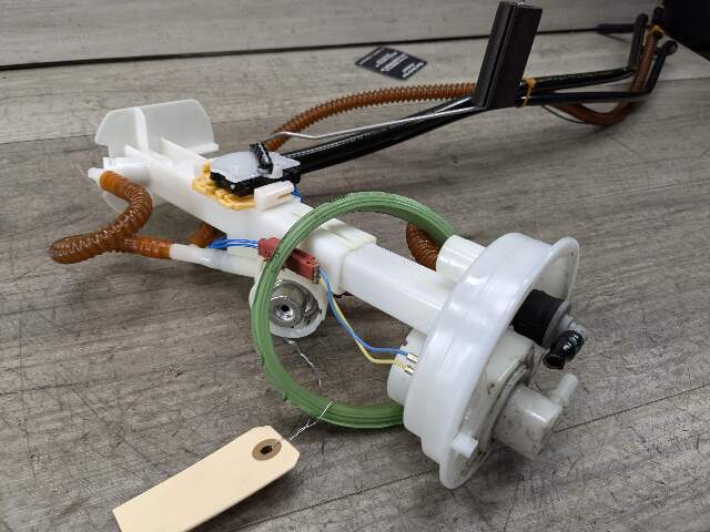 11-19 OEM BMW E70 E71 F15 F16 X5 X6 Engine Tank Mount Fuel Pump w/ Level Sensor