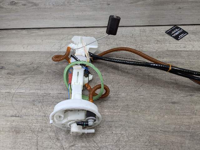 11-19 OEM BMW E70 E71 F15 F16 X5 X6 Engine Tank Mount Fuel Pump w/ Level Sensor