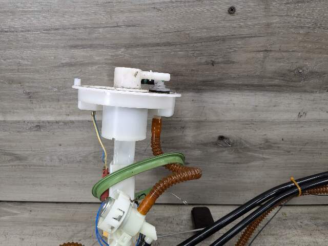 11-19 OEM BMW E70 E71 F15 F16 X5 X6 Engine Tank Mount Fuel Pump w/ Level Sensor