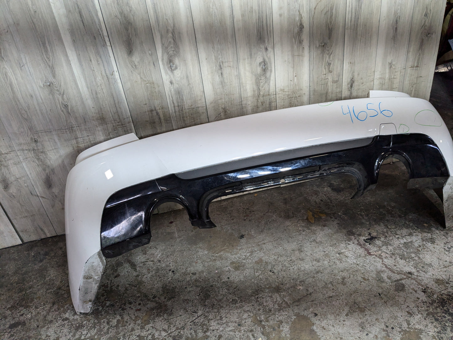 NOTE* 07-13 OEM BMW E92 E93 328 335 M SPORT Rear Bumper Cover Dual Exhaust White