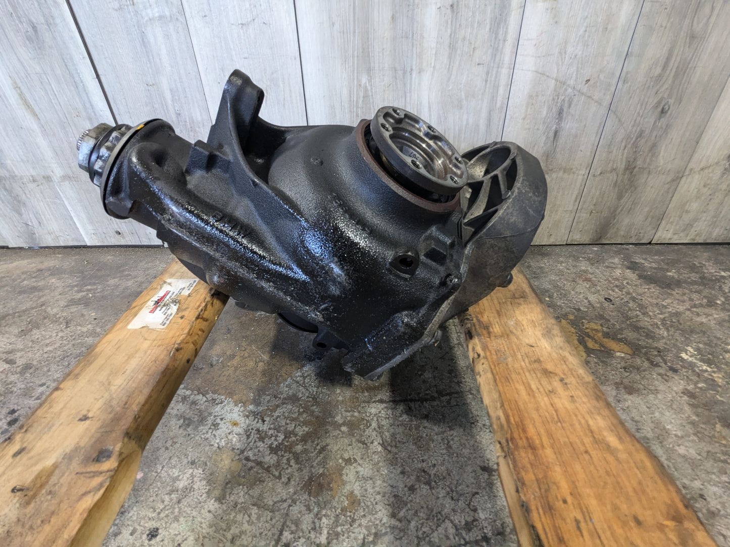 OEM BMW E82 E88 E92 E93 135 335 N54 N55 DCT Rear Differential Axle Carrier 2.56