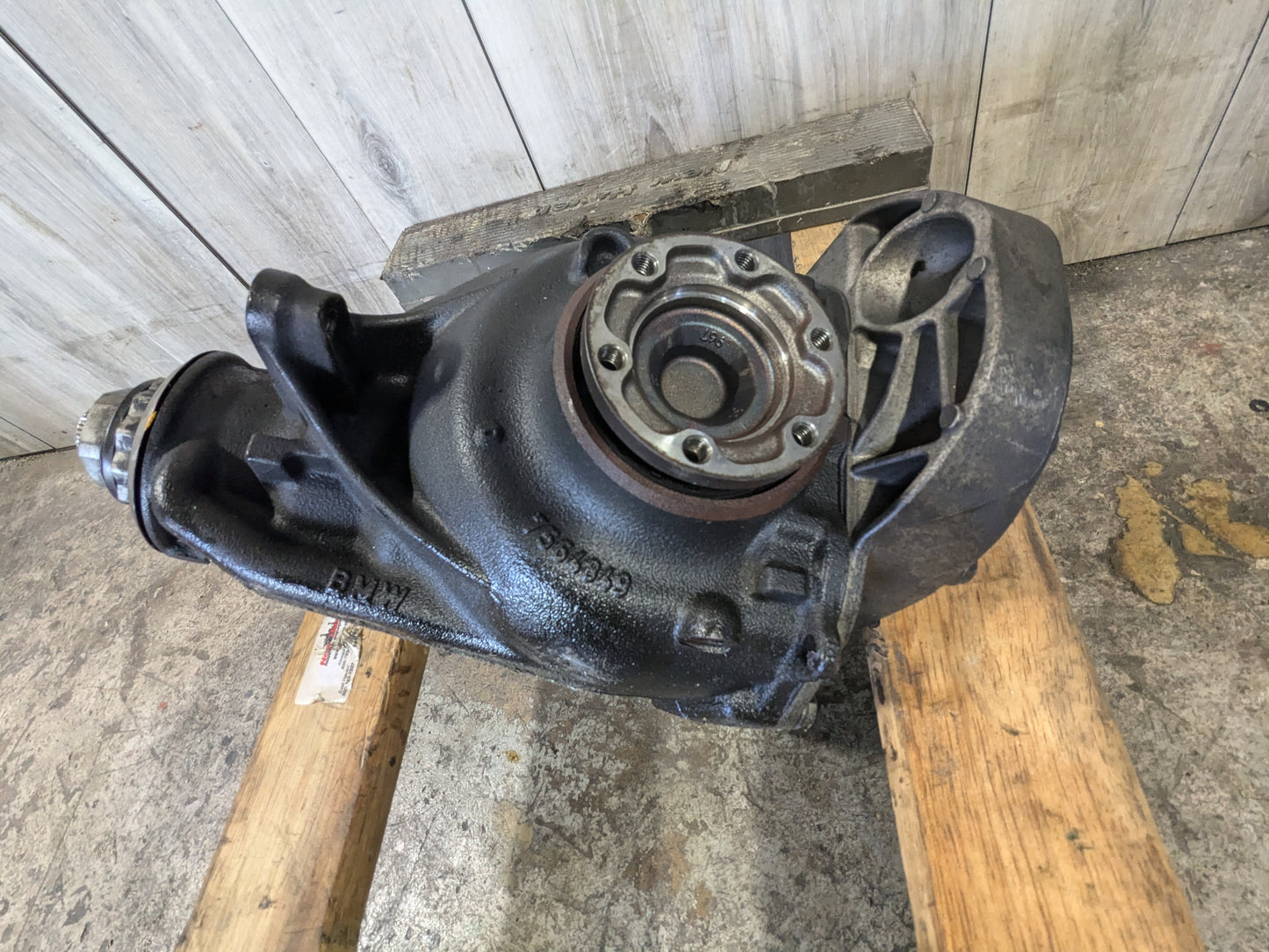 OEM BMW E82 E88 E92 E93 135 335 N54 N55 DCT Rear Differential Axle Carrier 2.56