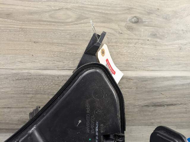 OEM BMW G12 G30 540 M550 750 M760 Windshield Wiper Washer Reservoir Tank Pump