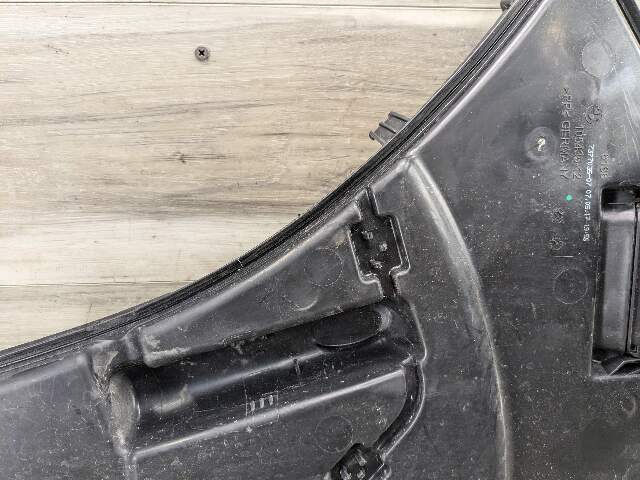 OEM BMW G12 G30 540 M550 750 M760 Windshield Wiper Washer Reservoir Tank Pump