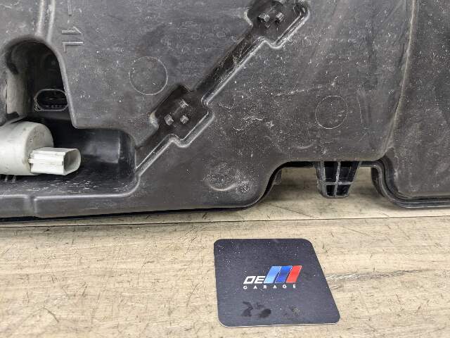 OEM BMW G12 G30 540 M550 750 M760 Windshield Wiper Washer Reservoir Tank Pump