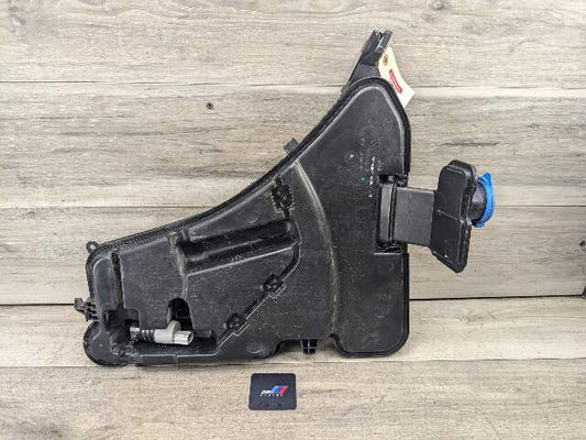 OEM BMW G12 G30 540 M550 750 M760 Windshield Wiper Washer Reservoir Tank Pump