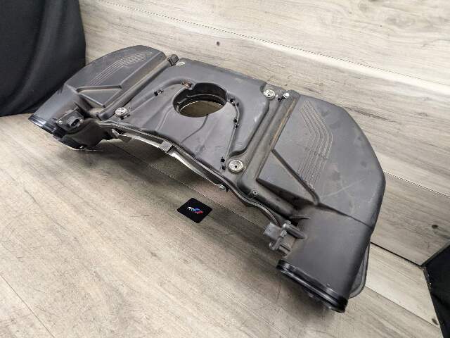 16-19 OEM BMW G30 G11 G12 M550 750 AWD AirBox Filter Cleaner Intake Muffler N63R