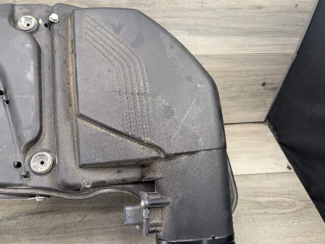 16-19 OEM BMW G30 G11 G12 M550 750 AWD AirBox Filter Cleaner Intake Muffler N63R