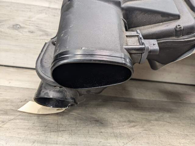 16-19 OEM BMW G30 G11 G12 M550 750 AWD AirBox Filter Cleaner Intake Muffler N63R