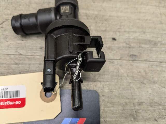OEM BMW G01 G02 G05 G12 G20 G30 Fuel Tank Vapor Breather Valve B46 B58