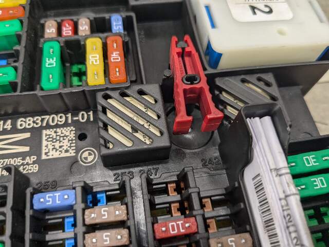 17-21 OEM BMW G30 F90 M5 G11 G12 G14 G15 Rear Power Distribution Fuse Box