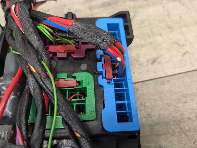 17-21 OEM BMW G30 F90 M5 G11 G12 G14 G15 Rear Power Distribution Fuse Box