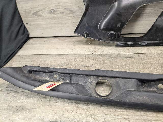 OEM BMW F90 M5 G30 530 540 M550 Front Right Engine Support Sealing Cover Trim