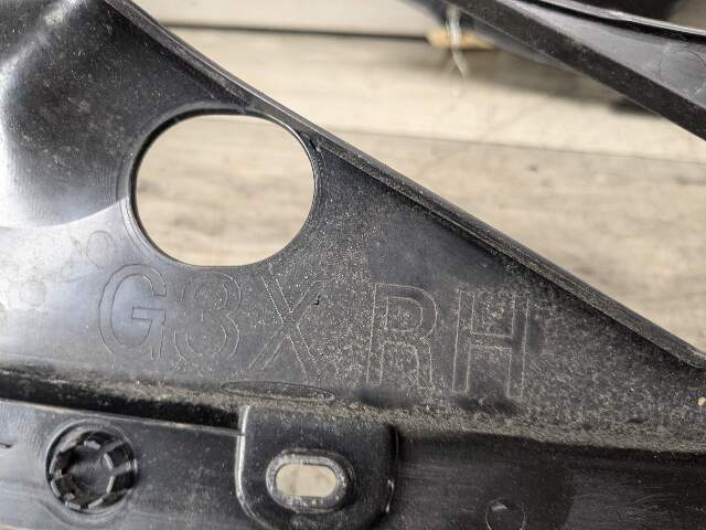 OEM BMW F90 M5 G30 530 540 M550 Front Right Engine Support Sealing Cover Trim